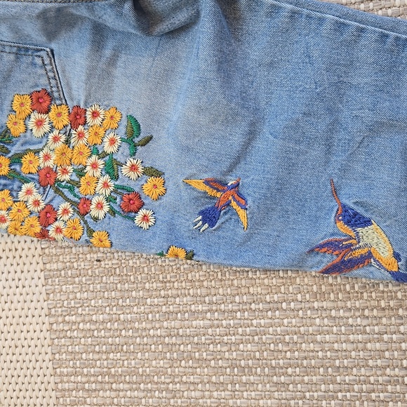 Free People Jeans Size 26 Embroidered Hummingbird Floral Jeans - Picture 5 of 6